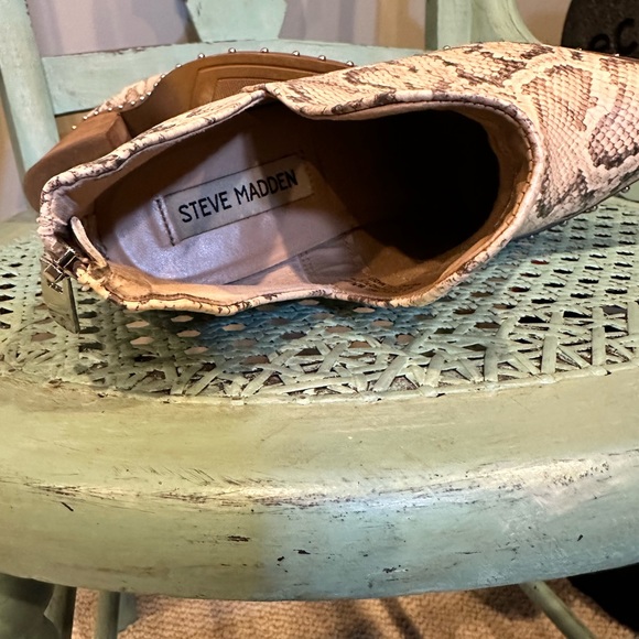 Steve Madden Alyse V Side Snake Print Western Booties - Picture 7 of 7